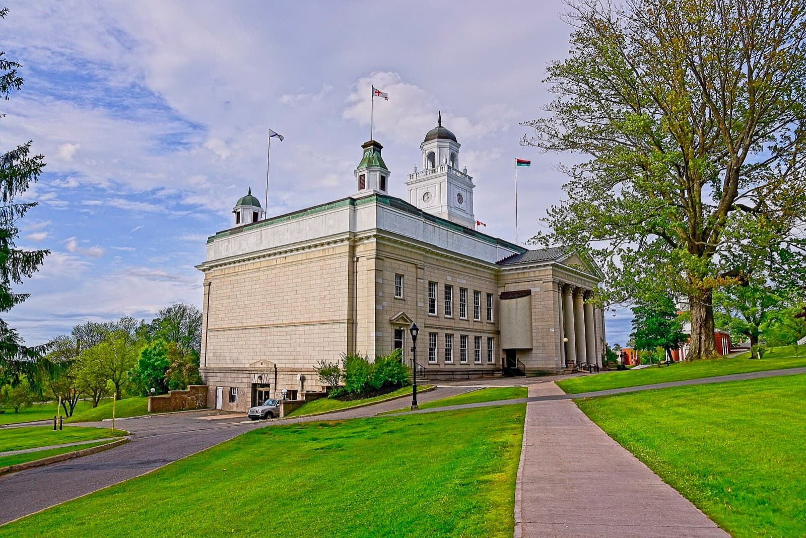 Acadia University University Hall