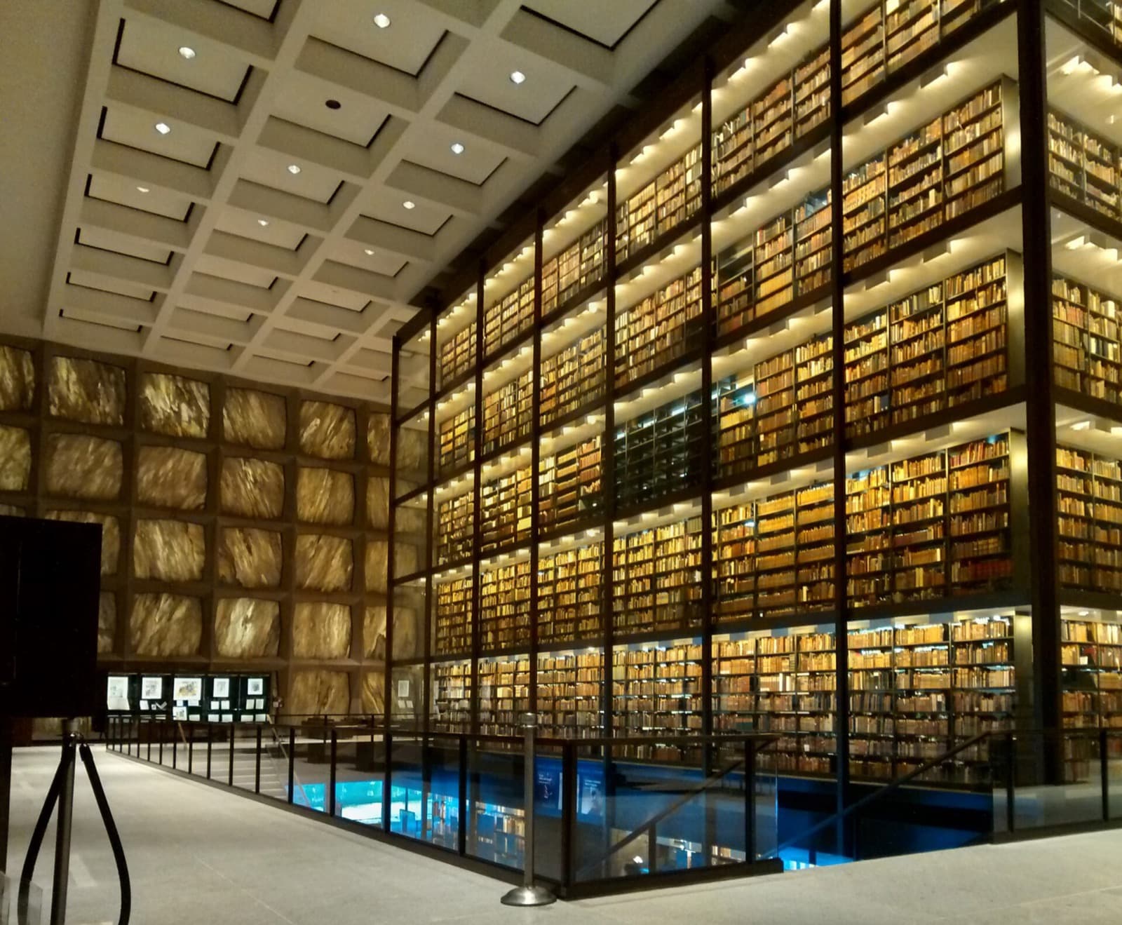 Yale Beinecke Library iç mekânı