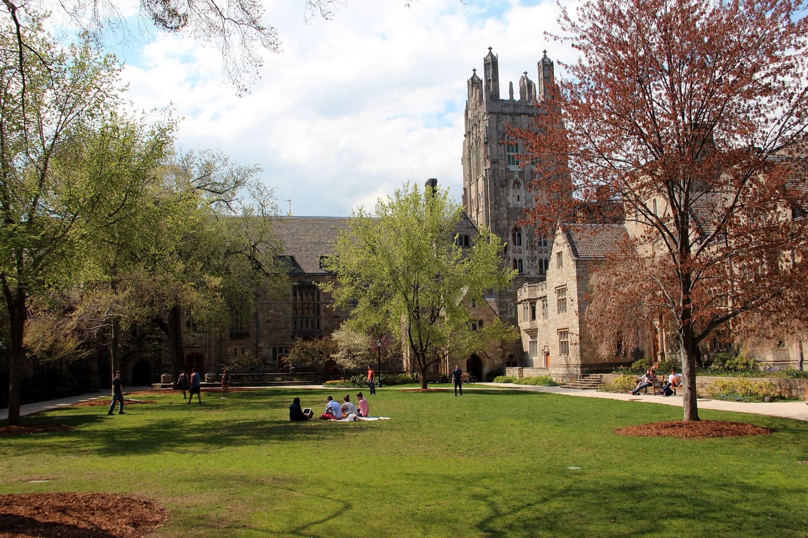 Yale Branford College avlusu